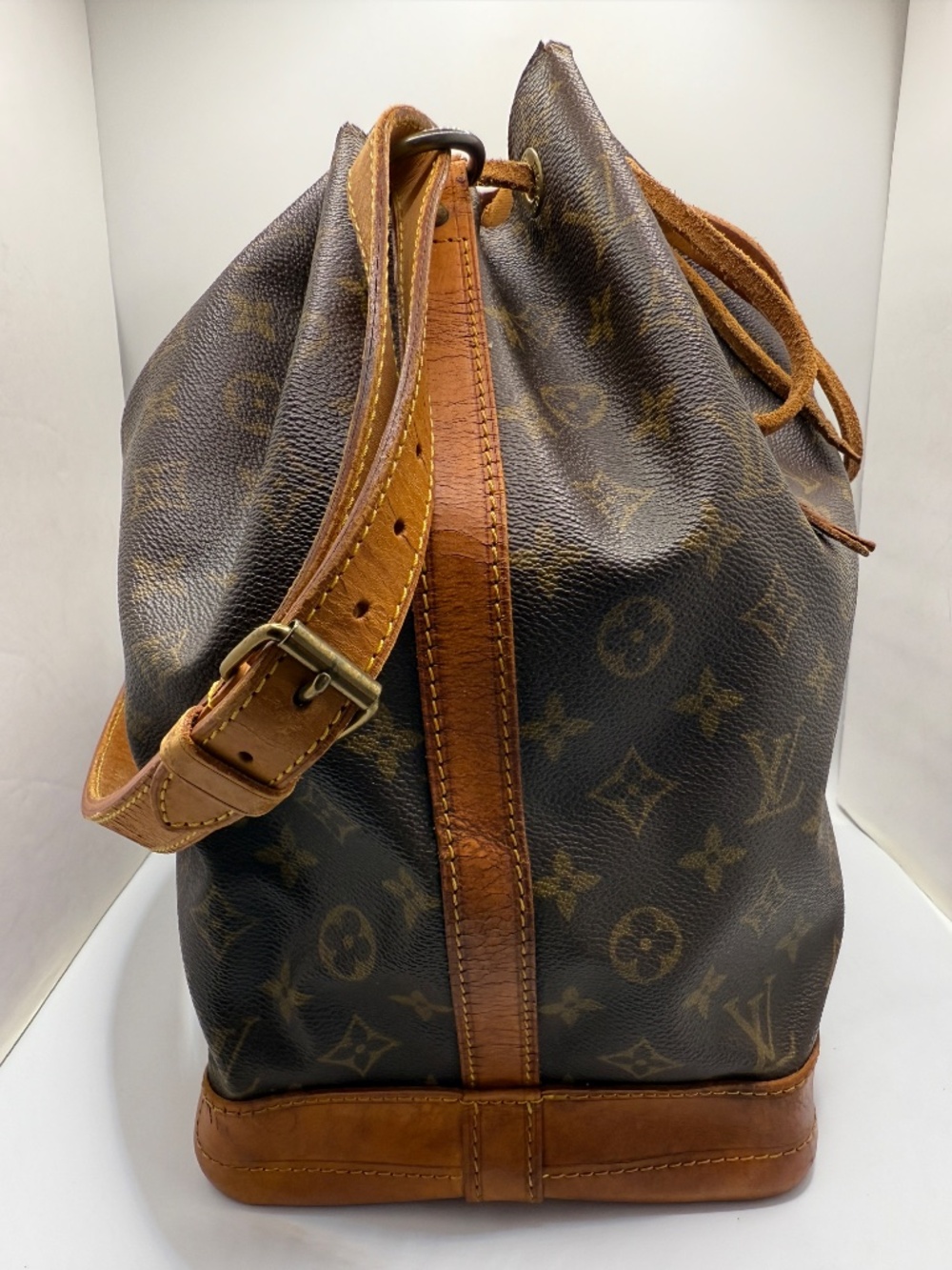 ELEGANT LOUIS VUITTON NOE BAG! - Picture 7 of 17